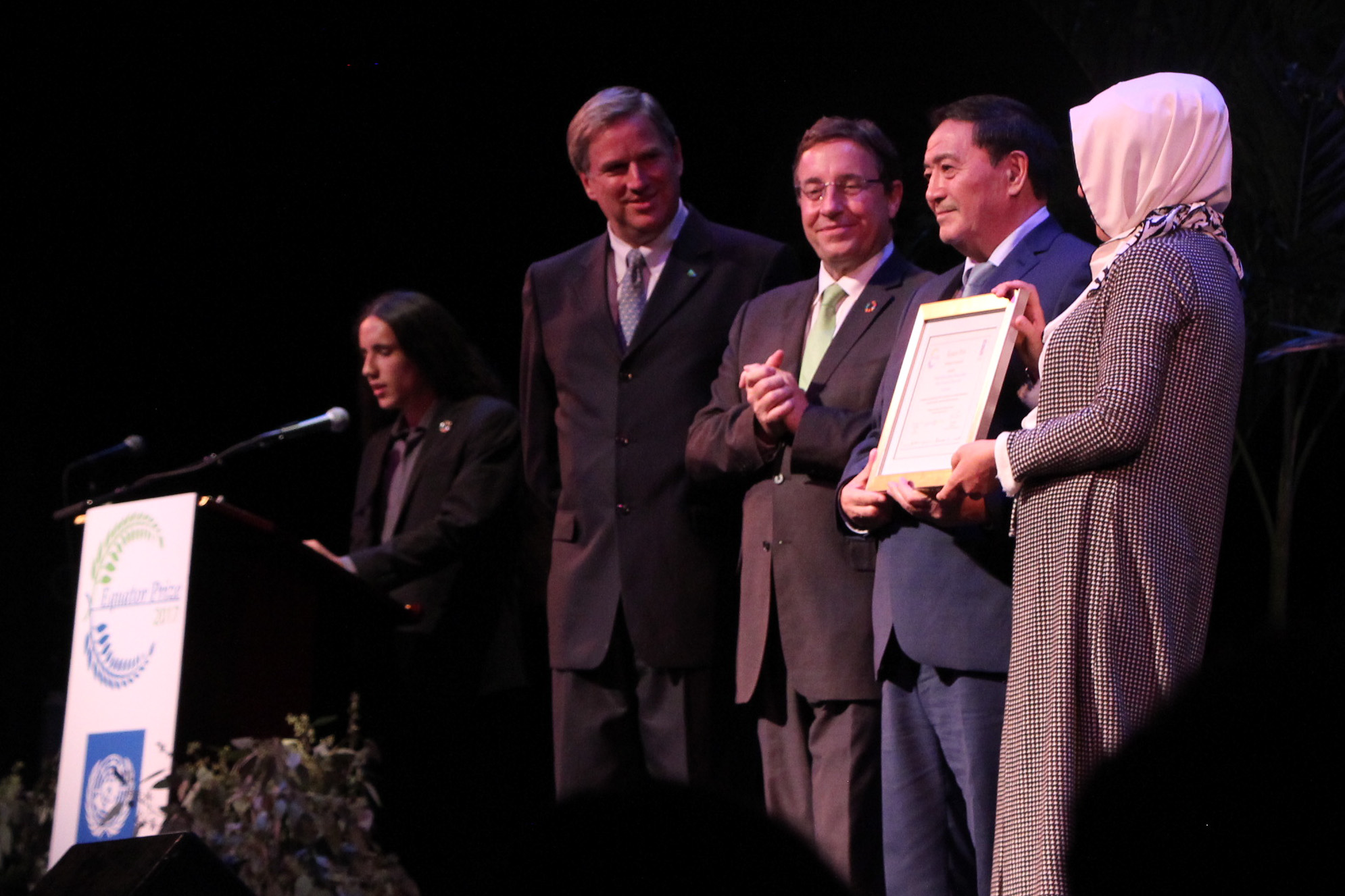 Equator prize 2017 Kazastan receiving award